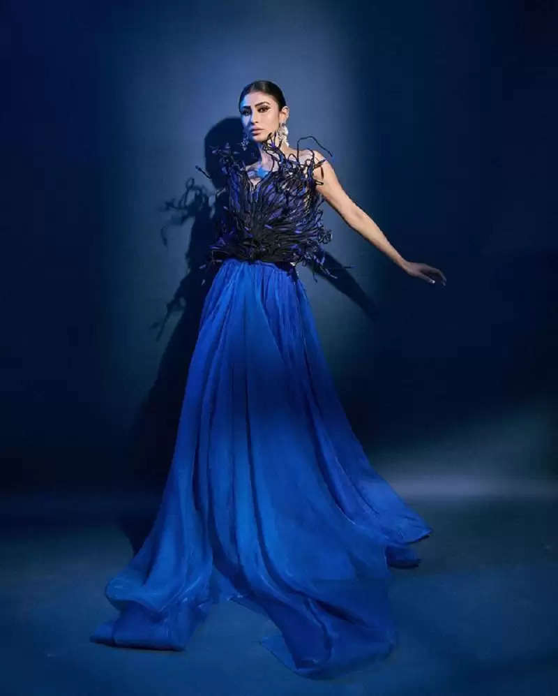 Photo Gallery: Mouni Roy flaunts her beauty in a blue backless gown ...