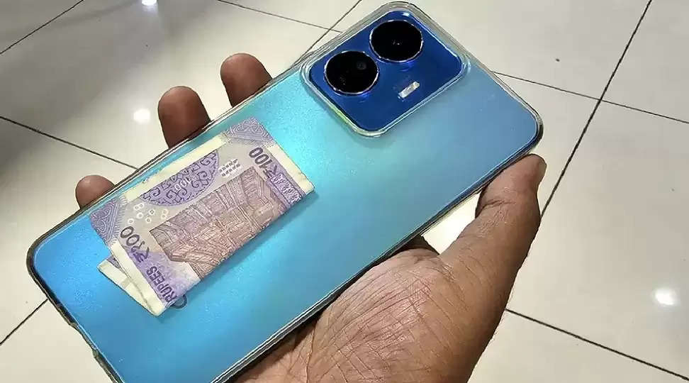 Tech Tips: Do you also keep money in your phone case? So be careful!