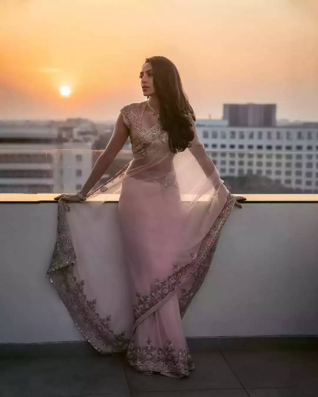 Photos: Sobhita Dhulipala Is Looking Very Beautiful In A Pink Saree ...