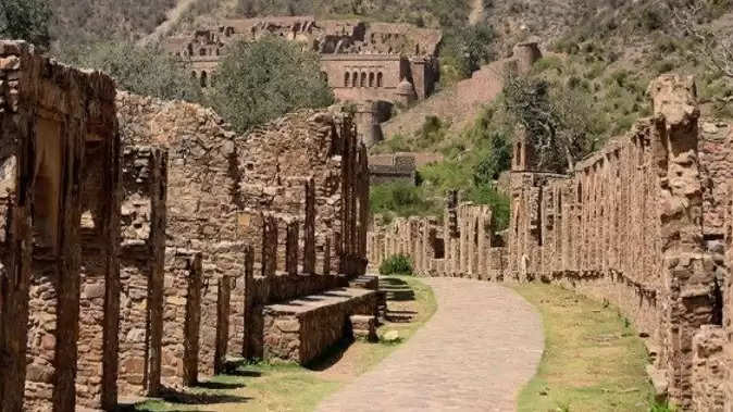 Bhangarh Fort: Bhangarh Fort is the scariest place in India, know the  secrets related to it before visiting