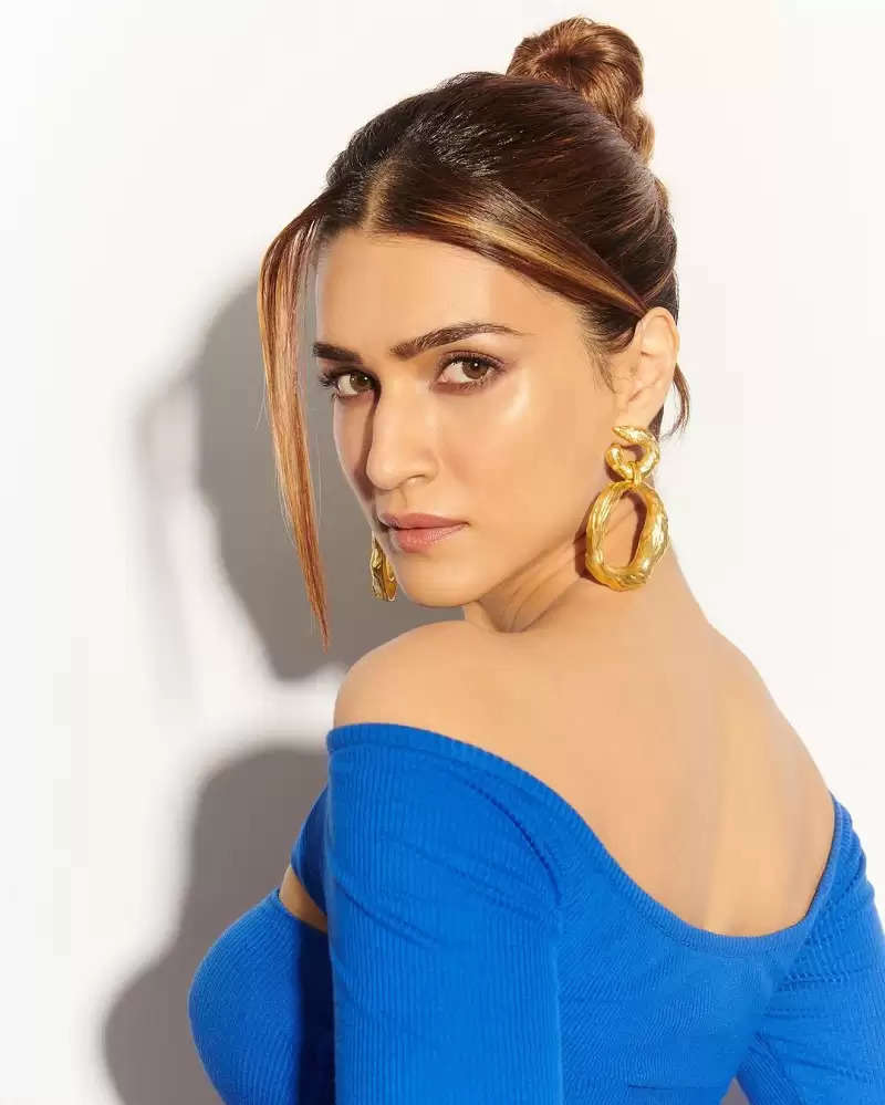 Photo Gallery Kriti Sanon Looked Gorgeous In A Stylish Blue Dress See Her Ravishing Pics