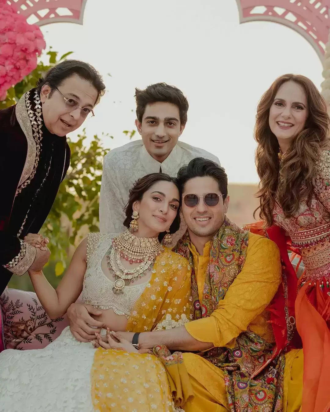 Photos: Kiara Advani shared unseen pictures of her wedding, mehendi ...