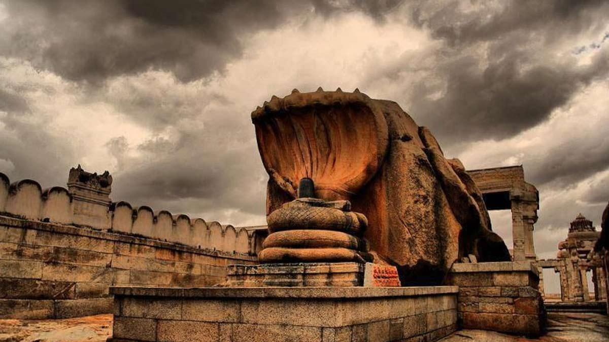 Mysterious Temples Of India: - This Mysterious Temple Rests On A Pillar ...